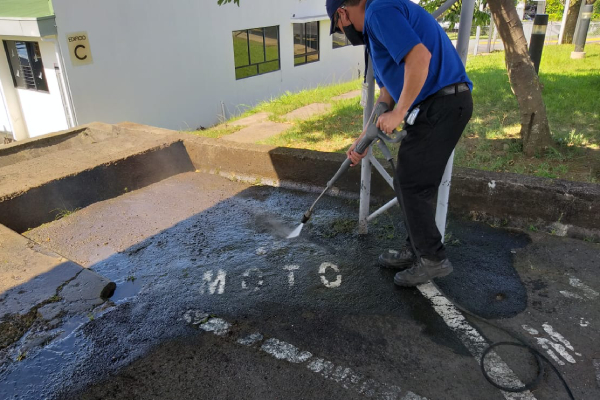 Mantenimiento de Zonas Verdes Aura Limpieza aura limpieza